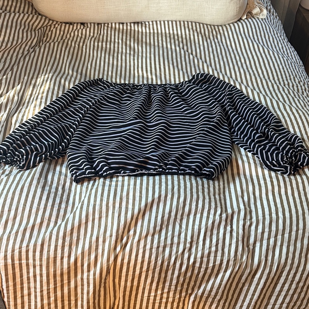 Vince Camuto Black and White Wave Pattern Blouse